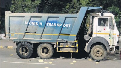 Upset over tiff with his brother, Monish Gharat, 23, who runs transport business, went on a rampage in his dumper, crashing into several vehicles, a police chowki and even threatened to run over policemen and other people in Ulwe in the early hours of Wednesday. (HT PHOTO) Upset over tiff with his brother, Monish Gharat, 23, who runs transport business, went on a rampage in his dumper, crashing into several vehicles, a police chowki and even threatened to run over policemen and other people in Ulwe in the early hours of Wednesday. (HT PHOTO)