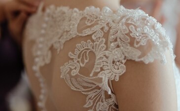 Reddit users have shared various comments on an aunt's post about editing colour of niece's dress in her wedding pic (representational image). (Unsplash/@thomasae) Reddit users have shared various comments on an aunt's post about editing colour of niece's dress in her wedding pic (representational image). (Unsplash/@thomasae)
