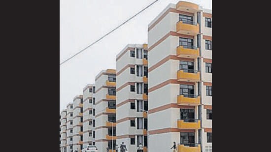 Chandigarh Housing Board had invited e-bids for 35 freehold residential units and 88 leasehold commercial properties from May 11. (HT File Photo)