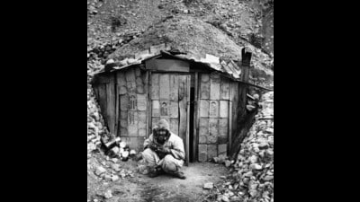 A man who lost his family and possessions during the Korean War, 1951. (Shutterstock)