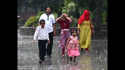 Chandigarh’s maximum temperature rose from 25.9°C on Wednesday to 29.7°C on Thursday, still 9.5 degrees below normal. (Keshav Singh/HT)