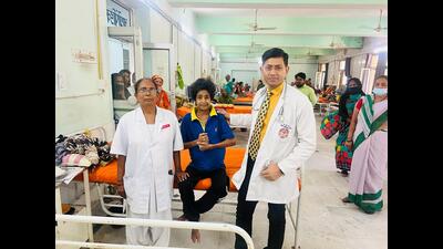 Dr GP Gupta with Shashi Mukherjee ‘Meenu’ (Sourced) Dr GP Gupta with Shashi Mukherjee ‘Meenu’ (Sourced)