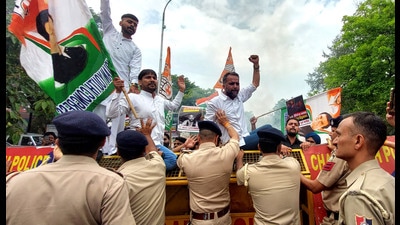 Members of Chandigarh Youth Congress during the protest in support of wrestlers at Rajiv Gandhi Bhawan, Sector 35, in Chandigarh on Thursday. (Keshav Singh/HT)