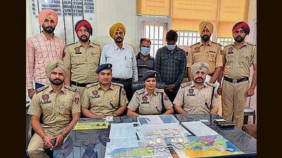 The police have recovered gold jewellery from their possession, which they had robbed from the house and a scooter used in the crime. (HT Photo) The police have recovered gold jewellery from their possession, which they had robbed from the house and a scooter used in the crime. (HT Photo)