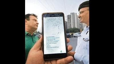 Traffic police further advised road users to update their latest mobile number against the RC details with the registration authority concerned or online by visiting https://parivahan.gov.in/parivahan//en/content/vehicle-related-services. (HT File Photo) Traffic police further advised road users to update their latest mobile number against the RC details with the registration authority concerned or online by visiting https://parivahan.gov.in/parivahan//en/content/vehicle-related-services. (HT File Photo)