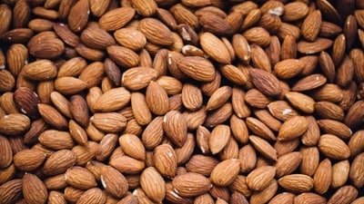 Anjali further noted down a few dietary habits that should be picked up in order to keep our bodies alkaline. "Most of us should aim to eat 75-80% alkaline foods and a maximum of 20-25% acid forming foods,” wrote the expert as she shared that we must include the intake of almonds in the diet.&nbsp; (Unsplash)