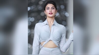 Assisted by hair and makeup artist Shaan Muttathil, Jacqueline opted for a natural and glamorous look. Her makeup included nude eyeshadow, winged eyeliner, mascara-coated lashes, contoured cheeks, and a bold shade of red lipstick. (Instagram/@jacquelinef143) Assisted by hair and makeup artist Shaan Muttathil, Jacqueline opted for a natural and glamorous look. Her makeup included nude eyeshadow, winged eyeliner, mascara-coated lashes, contoured cheeks, and a bold shade of red lipstick. (Instagram/@jacquelinef143)