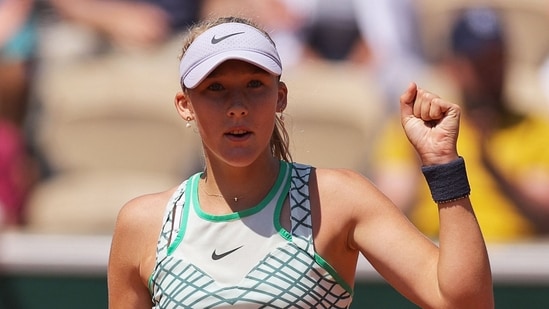 TOPSHOT - Russia's Mirra Andreeva celebrates winning against France's Diane Parry during their women's singles match on day five of the Roland-Garros Open tennis tournament at the Court Simonne-Mathieu in Paris on June 1, 2023. (Photo by Thomas SAMSON / AFP) (AFP)