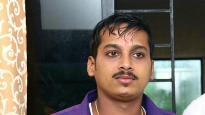 32-year-old biker dies on EEH after being hit by speeding truck