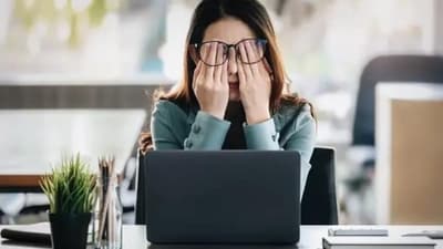 Signs you have productivity anxiety: Therapist explains (Unsplash)