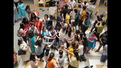 Deccan Education Society students celebrate SSC exam result on the school campus on Friday. (RAHUL RAUT/ HT PHOTO) Deccan Education Society students celebrate SSC exam result on the school campus on Friday. (RAHUL RAUT/ HT PHOTO)