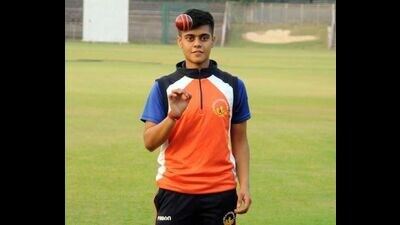 Finally, the wait is over for Chandigarh all-rounder Kashvee Gautam. Having toiled hard for the last four years representing Chandigarh, she has become the first UT Cricket Association (UTCA) woman cricketer to be selected in an Indian women’s cricket team with the BCCI naming the 20-year-old in the India emerging U-23 team (HT Photo)