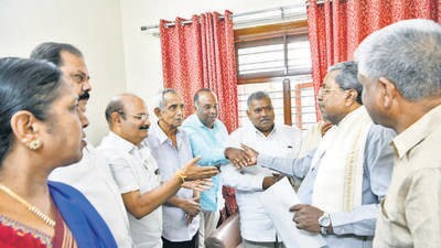 Karnataka State Contractors’ Association on Friday met CM Siddaramaiah and appealed to government to clear pending bills (HT Photo) Karnataka State Contractors’ Association on Friday met CM Siddaramaiah and appealed to government to clear pending bills (HT Photo)