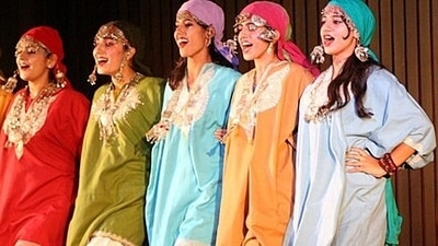 Budding artists revive 'Roff' folk dance to preserve traditional Kashmiri art. (Wikimedia Commons) Budding artists revive 'Roff' folk dance to preserve traditional Kashmiri art. (Wikimedia Commons)