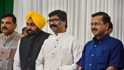 Jharkhand Chief Minister Hemant Soren with Delhi Chief Minister and AAP Convener Arvind Kejriwal and Punjab Chief Minister Bhagwant Mann during a joint press conference after their meeting, in Ranchi. (PTI) Jharkhand Chief Minister Hemant Soren with Delhi Chief Minister and AAP Convener Arvind Kejriwal and Punjab Chief Minister Bhagwant Mann during a joint press conference after their meeting, in Ranchi. (PTI)