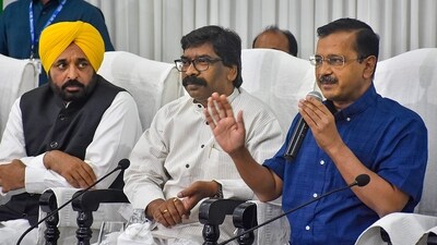 Jharkhand chief minister Hemant Soren with Delhi Chief Minister and AAP Convener Arvind Kejriwal and Punjab Chief Minister Bhagwant Mann during a joint press conference after their meeting, in Ranchi, Friday. (PTI)