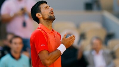 Serbia's Novak Djokovic celebrates winning his third round match against Spain's Alejandro Davidovich Fokina (REUTERS)
