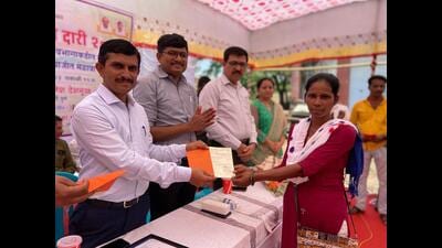 The Bhor sub-division office, which includes the Bhor and Velhe tehsils, had 37,017 issues related to various departments fixed on the spot by department employees. (HT PHOTO) The Bhor sub-division office, which includes the Bhor and Velhe tehsils, had 37,017 issues related to various departments fixed on the spot by department employees. (HT PHOTO)
