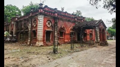 The dilapidated building that would be converted in to a film museum in Prayagraj (HT Photo) The dilapidated building that would be converted in to a film museum in Prayagraj (HT Photo)
