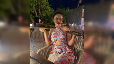 Rakul Preet accessorised her look with gold earrings and a watch and opted for minimal makeup. (Instagram/@rakulpreet) Rakul Preet accessorised her look with gold earrings and a watch and opted for minimal makeup. (Instagram/@rakulpreet)