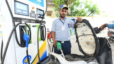 Petrol, diesel prices: Petrol in the national capital Delhi was retailing  ₹96.72 per litre. (Representative image/ Istock)