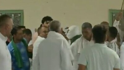 Scuffle breaks out between Khap members during meet on wrestlers protest