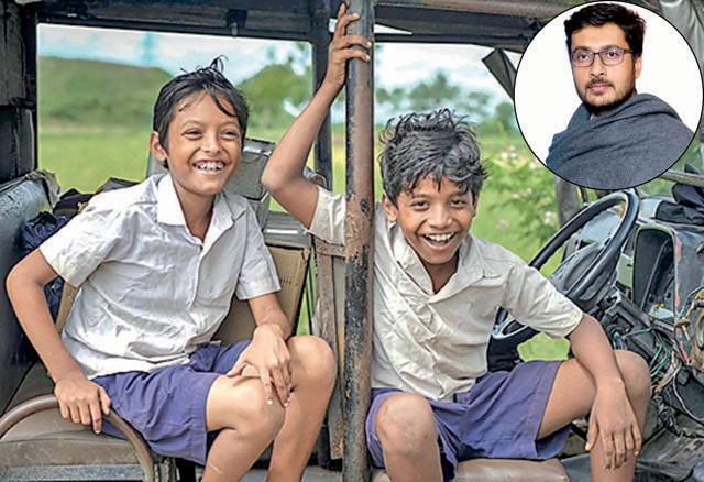 Prasun Chatterjee’s debut feature film Dostojee (Bengali, 2021) tells the tale of two young boys whose friendship takes on a changed dynamic in the wake of the destruction of the Babri Masjid. Prasun Chatterjee’s debut feature film Dostojee (Bengali, 2021) tells the tale of two young boys whose friendship takes on a changed dynamic in the wake of the destruction of the Babri Masjid.