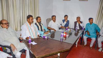 AICC general secretary Tariq Ahwar, AICC in-charge for Bihar Bhakta Charan Das, AICC observer Shaktisinh Gohil and BPCC president Akhilesh Prasad Singh were present in the meeting. (PTI) AICC general secretary Tariq Ahwar, AICC in-charge for Bihar Bhakta Charan Das, AICC observer Shaktisinh Gohil and BPCC president Akhilesh Prasad Singh were present in the meeting. (PTI)