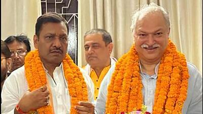 Bihar Congress president Akhilesh Prasad Singh (left) felicitates party leader Shakil Ahmad Khan after the latter was elected as Congress legislature party leader at the party office in Patna on Saturday. (Santosh Kumar/HT) Bihar Congress president Akhilesh Prasad Singh (left) felicitates party leader Shakil Ahmad Khan after the latter was elected as Congress legislature party leader at the party office in Patna on Saturday. (Santosh Kumar/HT)