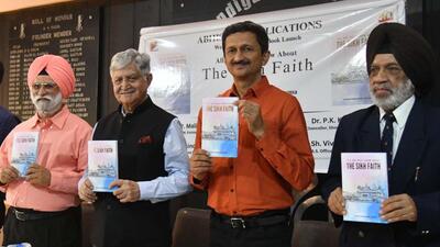 Journalist Roopinder Singh, former army chief General VP Malik (retd.), motivational speaker Vivek Atray and author Col DS Cheema holding up copies of the latter’s book, “All one must know about the Sikh faith” at Press Club, Chandigarh. (Keshav Singh.HT) Journalist Roopinder Singh, former army chief General VP Malik (retd.), motivational speaker Vivek Atray and author Col DS Cheema holding up copies of the latter’s book, “All one must know about the Sikh faith” at Press Club, Chandigarh. (Keshav Singh.HT)