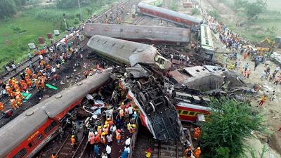 National Disaster Response Force director general Atul Karwal said that the rescue teams hope to find more live victims today. (ANI)