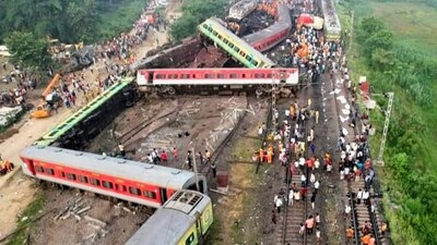 Coromandel Express, Bengaluru-Howrah Express and a goods train crashed near Balasore in Odisha on Friday causing casualties and injuries. (PTI) Coromandel Express, Bengaluru-Howrah Express and a goods train crashed near Balasore in Odisha on Friday causing casualties and injuries. (PTI)