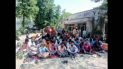 PSPCL contractual workers staging a protest outside the Giaspura PSPCL office in Ludhiana on Saturday. (Manish/HT)