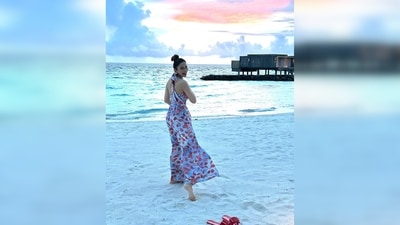 Rakul Preet took to her Instagram handle to share her Maldives photos and captioned her post, "Magic light magic moments." (Instagram/@rakulpreet) Rakul Preet took to her Instagram handle to share her Maldives photos and captioned her post, "Magic light magic moments." (Instagram/@rakulpreet)