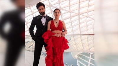 "Somya Aur Kapil ki date night ❤️🌹 When is yours? In theatres on the 2nd of June! #ZaraHatkeZaraBachke," Sara Ali Khan captioned her post. (Instagram/@saraalikhan) "Somya Aur Kapil ki date night ❤️🌹 When is yours? In theatres on the 2nd of June! #ZaraHatkeZaraBachke," Sara Ali Khan captioned her post. (Instagram/@saraalikhan)