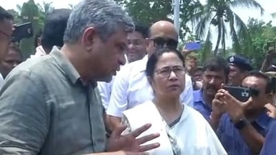 Union railway minister Ashwini Vaishnaw and West Bengal CM Mamata Banerjee (ANI) Union railway minister Ashwini Vaishnaw and West Bengal CM Mamata Banerjee (ANI)