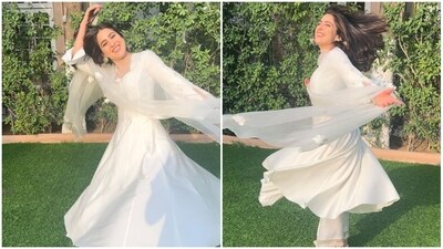 Sara Ali Khan, in salwar suit, is an ethnic fashion lover's dream (Instagram/@saraalikhan95) Sara Ali Khan, in salwar suit, is an ethnic fashion lover's dream (Instagram/@saraalikhan95)