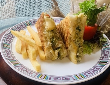 Chutney chicken cheese grilled sandwich (The Ashok) Chutney chicken cheese grilled sandwich (The Ashok)