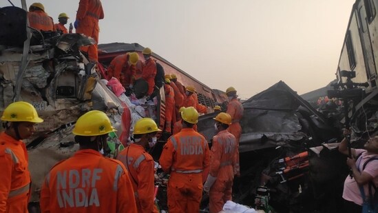 District Magistrate Nitin Singhania said 20 people from Malda were involved in the accident. Besides the two deceased, 12 people were injured in the mishap. (HT Photo)