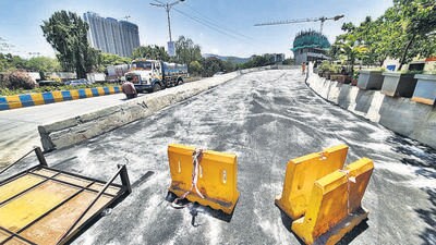 “This bridge has been a nightmare as it used to lead to congestion when it was narrow. When the TMC decided to widen the bridge, we all thought it to be a major relief. However, even after six years, the situation is the same,” said Mahesh Salunke, 39, a commuter. (Praful Gangurde)