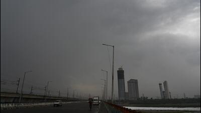 Dark clouds hover over Noida on Sunday morning, shortly before the rain. (Sunil Ghosh/HT Photo) Dark clouds hover over Noida on Sunday morning, shortly before the rain. (Sunil Ghosh/HT Photo)