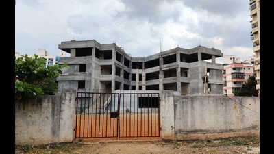 PMC’s e-learning school building remains incomplete at Gokulnagar Katraj Kondhwa road. (RAHUL RAUT/ HT PHOTO) PMC’s e-learning school building remains incomplete at Gokulnagar Katraj Kondhwa road. (RAHUL RAUT/ HT PHOTO)