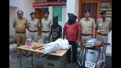 The accused in custody of Chandigarh police along with the recovered items on Sunday. (Sant Arora/HT ) The accused in custody of Chandigarh police along with the recovered items on Sunday. (Sant Arora/HT )