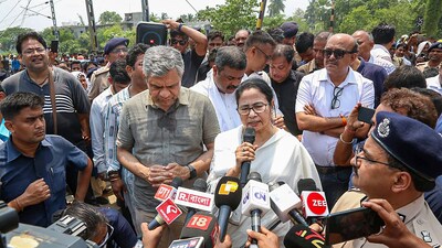 Mamata Banerjee and Ashwini Vaishnaw were caught on the camera arguing at the Coromandel crash site in Balasore on Saturday.