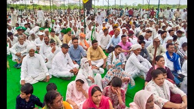 Wrestler Bajrang Punia, farmer leader Gurnam Singh Charuni, former J&K governor Satyapal Malik, Bhim Army chief Chandra Shekhar Azad Ravan, RLD leader Jayant Chaudhary and others during a khap mahapanchayat in Mundlana village of Sonepat on Sunday. (PTI) Wrestler Bajrang Punia, farmer leader Gurnam Singh Charuni, former J&K governor Satyapal Malik, Bhim Army chief Chandra Shekhar Azad Ravan, RLD leader Jayant Chaudhary and others during a khap mahapanchayat in Mundlana village of Sonepat on Sunday. (PTI)