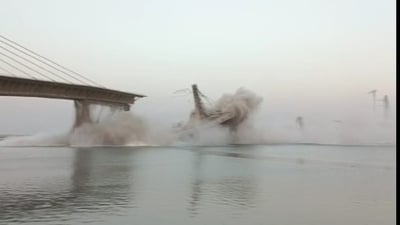 The under-construction bridge between Aguvanighat and Sultanganj collapsed (Live Hindustan)