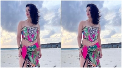 "Beautiful sunset,” Sunny captioned her pictures as she posed with her feet in the sand and the sea in the backdrop. (Instagram/@sunnyleone) "Beautiful sunset,” Sunny captioned her pictures as she posed with her feet in the sand and the sea in the backdrop. (Instagram/@sunnyleone)