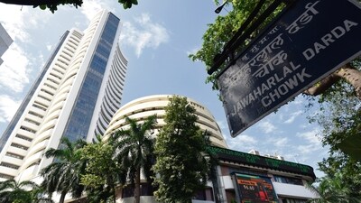 Early trade on Monday, extended their previous day's rally, amid optimistic trend in global markets. (MINT_PRINT) Early trade on Monday, extended their previous day's rally, amid optimistic trend in global markets. (MINT_PRINT)