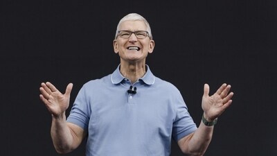 Tim Cook, chief executive officer of Apple Inc., during the Apple Worldwide Developers Conference at Apple Park campus in Cupertino, California, US, on Monday, June 5, 2023. (Philip Pacheco/Bloomberg) Tim Cook, chief executive officer of Apple Inc., during the Apple Worldwide Developers Conference at Apple Park campus in Cupertino, California, US, on Monday, June 5, 2023. (Philip Pacheco/Bloomberg)