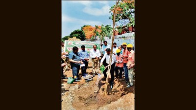 As part of the campaign, saplings of indigenous species like Mango, Jamun, Arjun, and others were planted in the vicinity of the River Front Development (RFD) project at Bund Garden. (HT PHOTO)